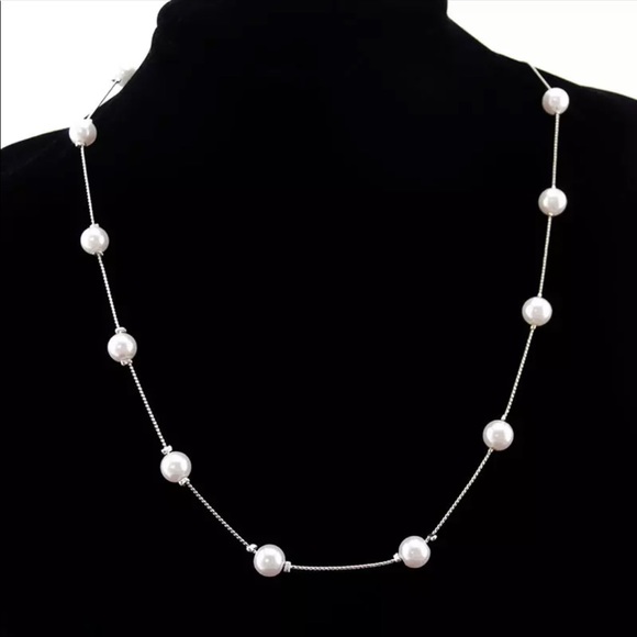 New Classic Simulated Pearls Necklace - Picture 2 of 4